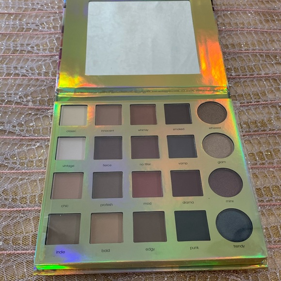 20 eyeshadow palette - Picture 4 of 7